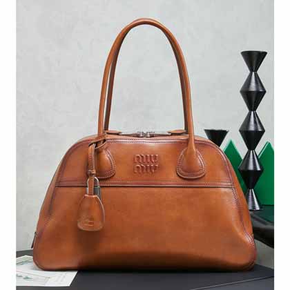 Miu Miu 新品Vivant保齡球包5BB196,松弛感拉滿