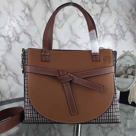 Loewe全新千鳥格紋羊毛花呢配搭經典小牛皮女士手袋