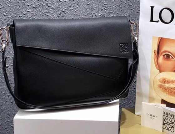 LOEWE專賣店新款Puzzle男款系列小牛皮郵差包