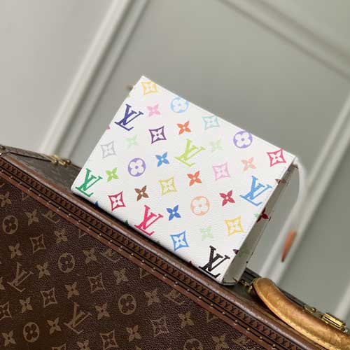LV 的 Pochette Toilette 中號盥洗袋 M28241