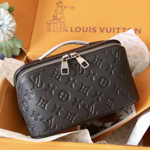 LV壓花盥洗袋M11750
