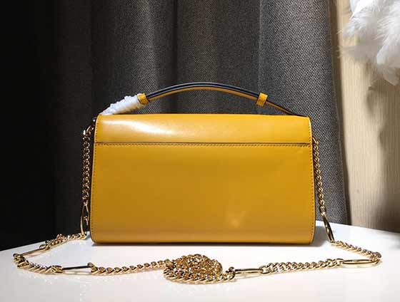 2019春夏時裝秀中音樂家Zumi Rosow攜Zumi系列手袋