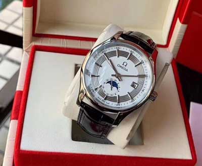 歐米茄喜歡的一個系列 蝶飛Hour Vision系列機械手表