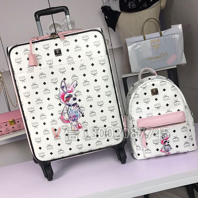 專賣店MCM真品限量系列兔子經典印花萬向輪旅行箱 MCM拉桿箱