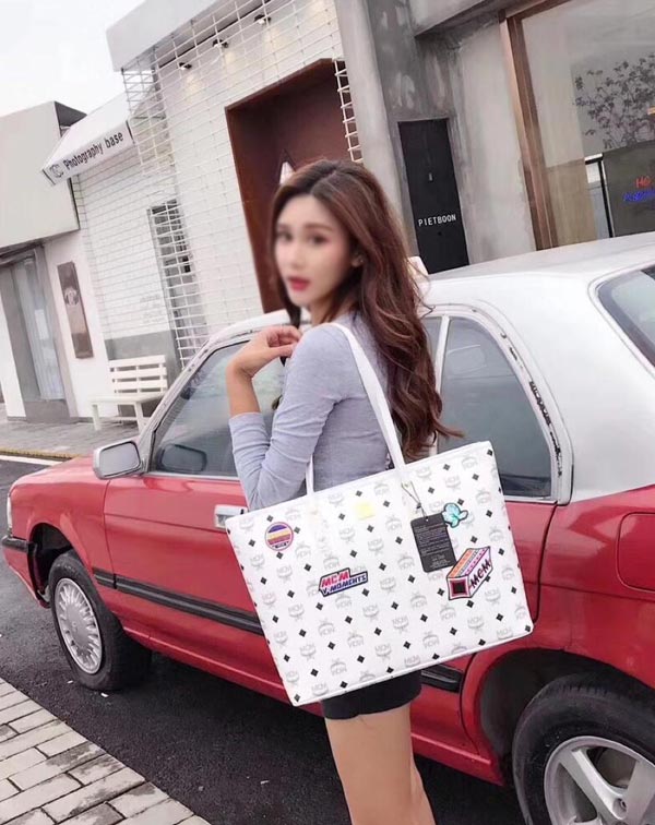 MCM代買印花VICTORY可愛徽章貼圖女士購物包 子母包