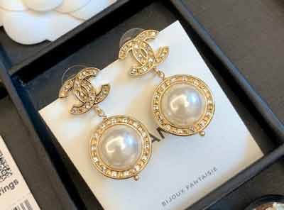 小香新品香檳白鉆cc旋轉珠耳環 珍珠吊墜