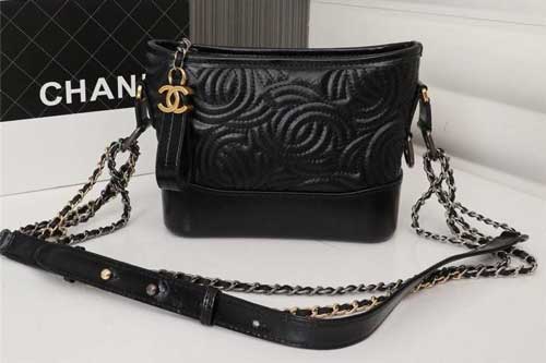 香耐爾2019年春夏時裝發表會秀場茶花流浪包