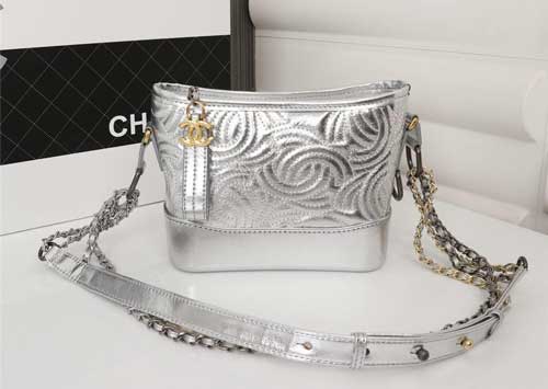 香耐爾2019年春夏時裝發表會秀場茶花流浪包