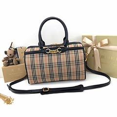 巴寶莉格紋鏈環保齡球包 時裝秀