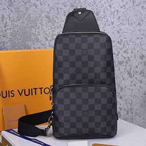 新款經(jīng)典Monogram帆布BUMBAG胸