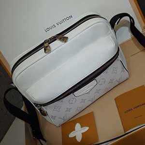 LV男包M43845 時(shí)尚休閑胸包 路易威登DISCOVERY腰包