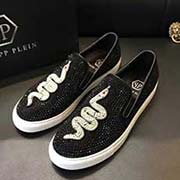 PP 男鞋新復(fù)刻精品 歐美潮流元素 將尊貴品質(zhì)與時(shí)尚質(zhì)感精良融合 邦面進(jìn)口頭層磨砂皮燙鉆拼接制作鞋身pp專屬五金logo 彰顯魅力 內(nèi)搭羊皮里 系帶款式 整體打造酷帥有型的潮男形象設(shè)計(jì) 在細(xì)節(jié)處點(diǎn)帶