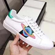 情侶款 新款 全套包裝 高等版本。古奇地球村高等版。此款為小白鞋經典款。全套包裝請各位老板看清楚我家鞋子的走線。肯定高等『 Gucci 』古奇 Ace Sneakers小白鞋 再次顛覆了傳統小白鞋的設