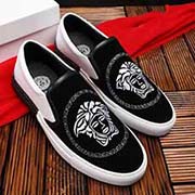  羊皮里Versace范思哲 香港專柜新款休閑低綁男鞋上市 官網(wǎng)1:1制作 意大利原版頭層牛猄電繡 經(jīng)典進(jìn)口頭層羊皮內(nèi)里 歐美大師設(shè)計(jì) 精良造型打造專柜品質(zhì) 純色橡膠耐磨大底加經(jīng)典線頭！超級(jí)百搭也很舒