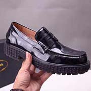  獨家純手工定制高等貨 PRADA 普拉達歐洲專柜私人訂制款 真正 高等品質 鞋面采用原廠進口高等漆皮 頭層牛皮全包內里 進口抗壓頭層羊皮鞋墊 專柜特供個性新潮新型TPR立體鞋底 鞋底具有抗磨抗折防滑