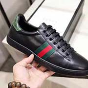 。情侶款 全套包裝 黑色高等基礎版。此款為小白鞋黑色基礎版。請各位老板看清楚我家鞋子的走線。肯定高等『 Gucci 』古奇 Ace Sneakers小白鞋 再次顛覆了傳統小白鞋的設計 N多明星有演繹過