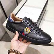 。官網。情侶款 全套包裝 黑色虎頭高等版 此款為小白鞋黑色高等版。請各位老板看清楚我家鞋子的走線。肯定高等『 Gucci 』古奇 Ace Sneakers小白鞋 再次顛覆了傳統小白鞋的設計 N多明星有