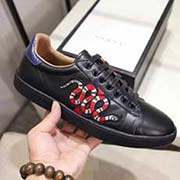 。官網。情侶款 全套包裝 黑色高等版 此款為小白鞋黑色高等版。請各位老板看清楚我家鞋子的走線。肯定高等『 Gucci 』古奇 Ace Sneakers小白鞋 再次顛覆了傳統小白鞋的設計 N多明星有演繹