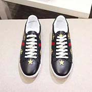 。官網。情侶款 全套包裝 黑色五星蜜蜂高等版 此款為小白鞋黑色高等版。請各位老板看清楚我家鞋子的走線。肯定高等『 Gucci 』古奇 Ace Sneakers小白鞋 再次顛覆了傳統小白鞋的設計 N多明