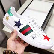 情侶款 高等版本。古奇五角星經(jīng)典高等版。此款為小白鞋經(jīng)典款。全套包裝請(qǐng)各位老板看清楚我家鞋子的走線。肯定高等『 Gucci 』古奇 Ace Sneakers小白鞋 再次顛覆了傳統(tǒng)小白鞋的設(shè)計(jì) N多明星