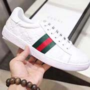 。全套包裝。羊里 高等品質 一向專注超高等男鞋制作GUCCI.古奇2017來襲！ 鞋面采用進口牛皮壓花 舒適柔軟羊皮內里！輕便耐磨橡膠防滑大底 上腳超贊隨意出入各種場合！百搭系列 標準38-45碼 ！