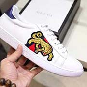 。高等版本 全套包裝 古奇小白鞋官網新款。畢備 情侶款老虎虎虎生威。2018新春古奇新款 經典的古奇紅藍織帶 鞋側醒目的老虎標 新年喜慶必不可少 全牛皮鞋面搭配純羊皮內里 后跟復刻官網紅色 深蘭后跟