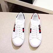 . 高等版本 全套包裝 古奇小白鞋狗年走狗屎運畢備 情侶款狗年旺旺大吉 2018新春古奇新款 經典的古奇紅藍織帶 鞋側醒目的旺旺狗頭像 新年喜慶必不可少 全牛皮鞋面搭配純羊皮內里 后跟復刻官網紅色