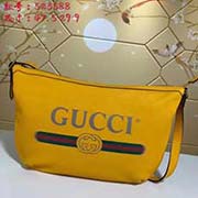 gucci古奇GUCCI2018流行圓底包獨特的設計風格 并將街頭元素與之結合以帶有紋路的柔軟皮革制作 包身飾有G標識 這是一種從80年代復古印花取材的復古圖案可調節皮革背帶 型號：523588尺寸：