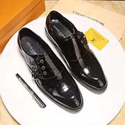  LOUIS VUITTON路易威登 標準碼：中碼以下建議拿小一碼。男碼38/44可訂做45 等級：代買級 材料：開邊珠牛皮 水染羊皮內(nèi)里 原版輕便橡膠大底 款式類別：商務皮鞋 百搭舒適 顏色：黑色