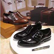  LOUIS VUITTON路易威登 標準碼：中碼以下建議拿小一碼。男碼38/44可訂做45 等級：代買級 材料：開邊珠牛皮 水染羊皮內里 原版輕便橡膠大底 款式類別：商務皮鞋 百搭舒適 顏色：黑色