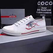 PRADA-普拉達2018年 貨： 官網直營店有售！ 此款