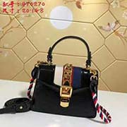 古奇全新牛皮哈密瓜紋 精良展現 仙范兒是一定有的 而且比厚重的面料更勝一籌 百看不厭～～真的超級超級美 型號: 470270尺寸：寬20*高14*側寬8顏色：紅色