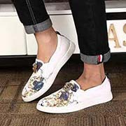 高等范思哲 精品 產 簡約大氣的款式 經典永不落伍的色系將男士紳士氣質襯托出來 采用高等進口范思哲專用進口牛皮制成 材質精良 做工細致 腳感舒適。設計簡約大氣 高貴時尚 備受潮流男士的喜愛與青睞 38