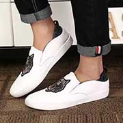 經(jīng)典版賣爆Gucci·古奇官網(wǎng)新款休閑男鞋搶先上市 深受國(guó)際明星和網(wǎng)絡(luò)紅人喜愛(ài)的一款簡(jiǎn)單不失高等壓花板鞋 火爆開(kāi)售 上圖必賣！面料:進(jìn)口羊猄壓花 做工精致 工藝精湛 內(nèi)里：進(jìn)口羊皮里 墊腳羊皮。38