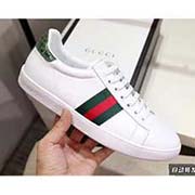情侶款 新款 全套包裝 高等版本。古奇基礎版高等版。此款為小白鞋經典款。全套包裝請各位老板看清楚我家鞋子的走線。肯定高等『 Gucci 』古奇 Ace Sneakers小白鞋 再次顛覆了傳統小白鞋的設