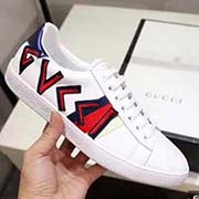 情侶款 新款 全套包裝 高等版本。古奇字母刺繡高等版。此款為小白鞋經典款。全套包裝請各位老板看清楚我家鞋子的走線。肯定高等『 Gucci 』古奇 Ace Sneakers小白鞋 再次顛覆了傳統小白鞋的