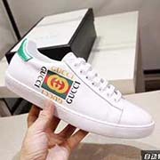 情侶款 3D打印新款 全套包裝 高等版本。古奇高等版。此款為小白鞋經(jīng)典款。全套包裝請(qǐng)各位老板看清楚我家鞋子的走線。肯定高等『 Gucci 』古奇 Ace Sneakers小白鞋 再次顛覆了傳統(tǒng)小白鞋的