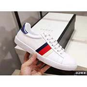 情侶款 官網(wǎng)新款 全套包裝 高等版本。古奇彩帶高等版。此款為小白鞋。全套包裝請各位老板看清楚我家鞋子的走線。肯定高等『 Gucci 』古奇 Ace Sneakers小白鞋 再次顛覆了傳統(tǒng)小白鞋的設(shè)計(jì)