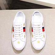 。古奇小白鞋情侶高等版。此款為古奇電繡小白鞋。全套包裝 請各位老板看清楚我家鞋子的走線。肯定高等『 Gucci 』古奇 Ace Sneakers小白鞋 再次顛覆了傳統小白鞋的設計 N多明星有演繹過 瞬