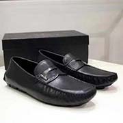  普拉達 PRADA 專柜同款豆豆鞋 1:1高等原版復刻 做工精致嚴謹 細節無可挑剔 原廠進口十字紋牛皮 原版開模超耐磨防滑橡膠大底 頭層牛皮內里 高等高等貨 質量無與倫比。38-44碼