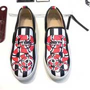 Gucci 2018春季官方時裝走秀款 沉穩的色調襯映男士的內斂雅致格調 采用原版PVC涂層印花面料 做工精細 原版橡膠鞋底材質 防滑耐磨并具有良好的耐曲折性 頭層羊皮內里 38-44