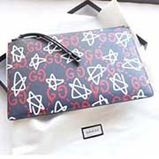 GUCCI古奇 不管是用料 做工 logo 鋼印 編碼 走線 每一個(gè)細(xì)節(jié)都將古奇的精彩內(nèi)涵表現(xiàn)得淋漓盡致 質(zhì)量保證 售后無(wú)擔(dān)憂 原廠材料！實(shí)物拍攝 質(zhì)量如圖可見 型號(hào)：445597尺寸：30*20