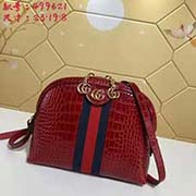 古奇新款 Ophidia 作為本季的主打新款 還出了鱷魚紋牛皮系列 細膩的鱷魚紋真皮材質極具質感 高等大氣上檔次～ 型號: 499621尺寸：寬23*高19*側寬8顏色：	