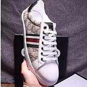  羊皮里GUCC2018意大利新火 原版意大利進口頭層牛皮配花材料+羊皮內里+墊腳 歐美大師獨特版面設計 精良造型打造專柜品質 耐磨仿滑原版大底設計上很獨特的美 超級百搭也很舒服的。SO高等不失品味