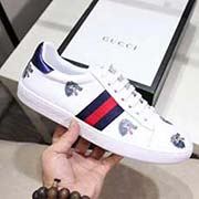 官網(wǎng)2018情侶款 狼頭3D打印新款 全套包裝 高等版本。古奇高等版。此款為小白鞋2018新款款。全套包裝請各位老板看清楚我家鞋子的走線。肯定高等『 Gucci 』古奇 Ace Sneakers小白鞋