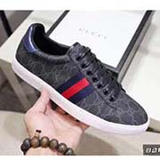 官網2018情侶新款。全套包裝 情侶款高等版本 歡迎對比 Gucci古奇 新小白鞋系列休閑便鞋！官網1：1打造。鞋面采用古奇專用特殊材質。內里采用優質水紋羊里柔軟舒適。挑剔的選料精致的做工給您好的