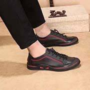 芬迪～獨特現代風運動鞋。專柜代買 休閑套腳鞋 男士2018專柜同步發售 意大利進口原版精選頭層柔軟牛皮 特殊材質。 羊皮內里 拒絕脫色磨腳鞋底：原廠特供原版底 超酷 法國懶人風格設計 品質 超舒服原版