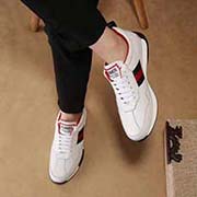 普拉達～獨特現代風運動鞋。專柜代買 休閑鞋 男士2018專柜同步發售 意大利進口原版精選頭層柔軟牛皮 特殊材質。 羊皮內里 拒絕脫色磨腳鞋底：原廠特供原版底 超酷 法國懶人風格設計 懶人套腳松緊帶套腳