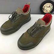 CL紅底 2018新款 面料:進口頭層牛皮搭配透氣特殊布料 內里透氣網布 牛皮墊腳。高等1:1開模定制 原版升級版大底 更輕便 防滑 市場高等品質 簡單不失品味潮人畢備 散發時尚休閑氣息 碼數38-