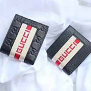 GUCCI古奇 不管是用料 做工 logo 鋼印 編碼 走線 每一個細節(jié)都將古奇的精彩內(nèi)涵表現(xiàn)得淋漓盡致 質(zhì)量保證 售后無擔憂 原廠材料！實物拍攝 質(zhì)量如圖可見 型號：408827尺寸：12*10*3